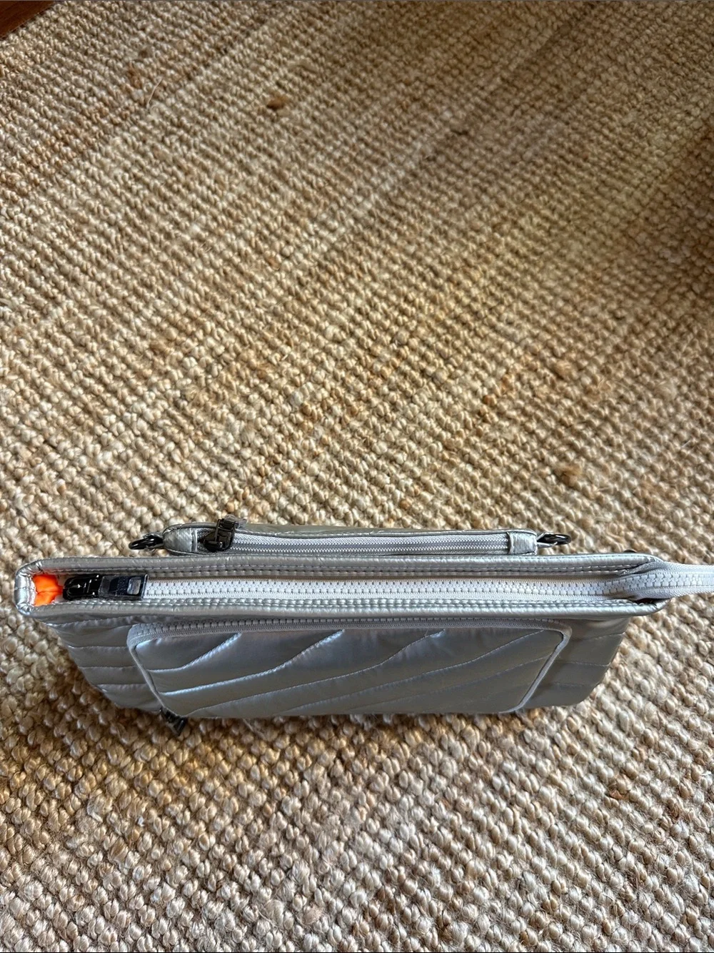 ⚜️ THINK ROLYN CROSSBODY BUM BAG W/ EXTRA POUCH METALLIC SILVER/ORANGE LINING ⚜️